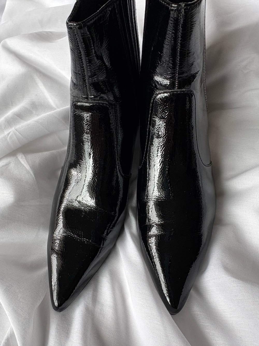 Kendall & Kylie Black Patent Pointed Toe Ankle Booties w unique round 2” heels